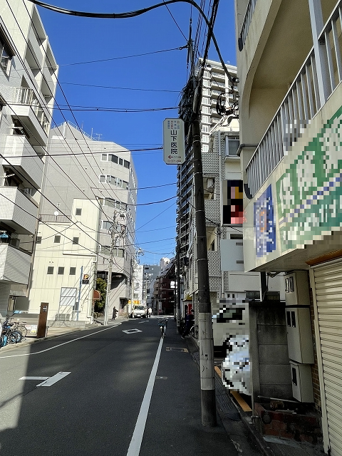 【電柱広告　豊島区】掲出事例（山下医院様　誘導案内）