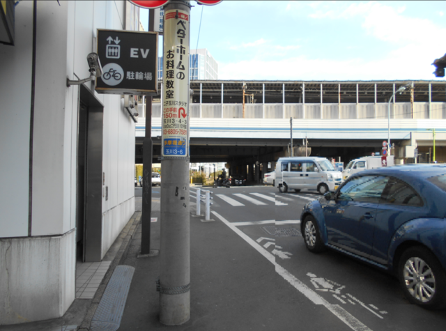 【電柱広告　世田谷区　二子玉川駅付近】掲出事例（ベターホーム協会様　誘導案内）